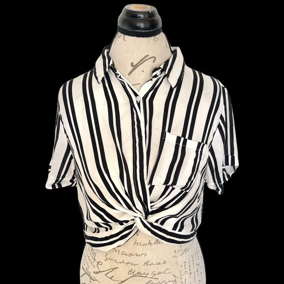 Forever 21 Womens Cropped Twist Hem Blouse Short Sleeve Stripe Sz Medium Collar - Picture 7 of 12